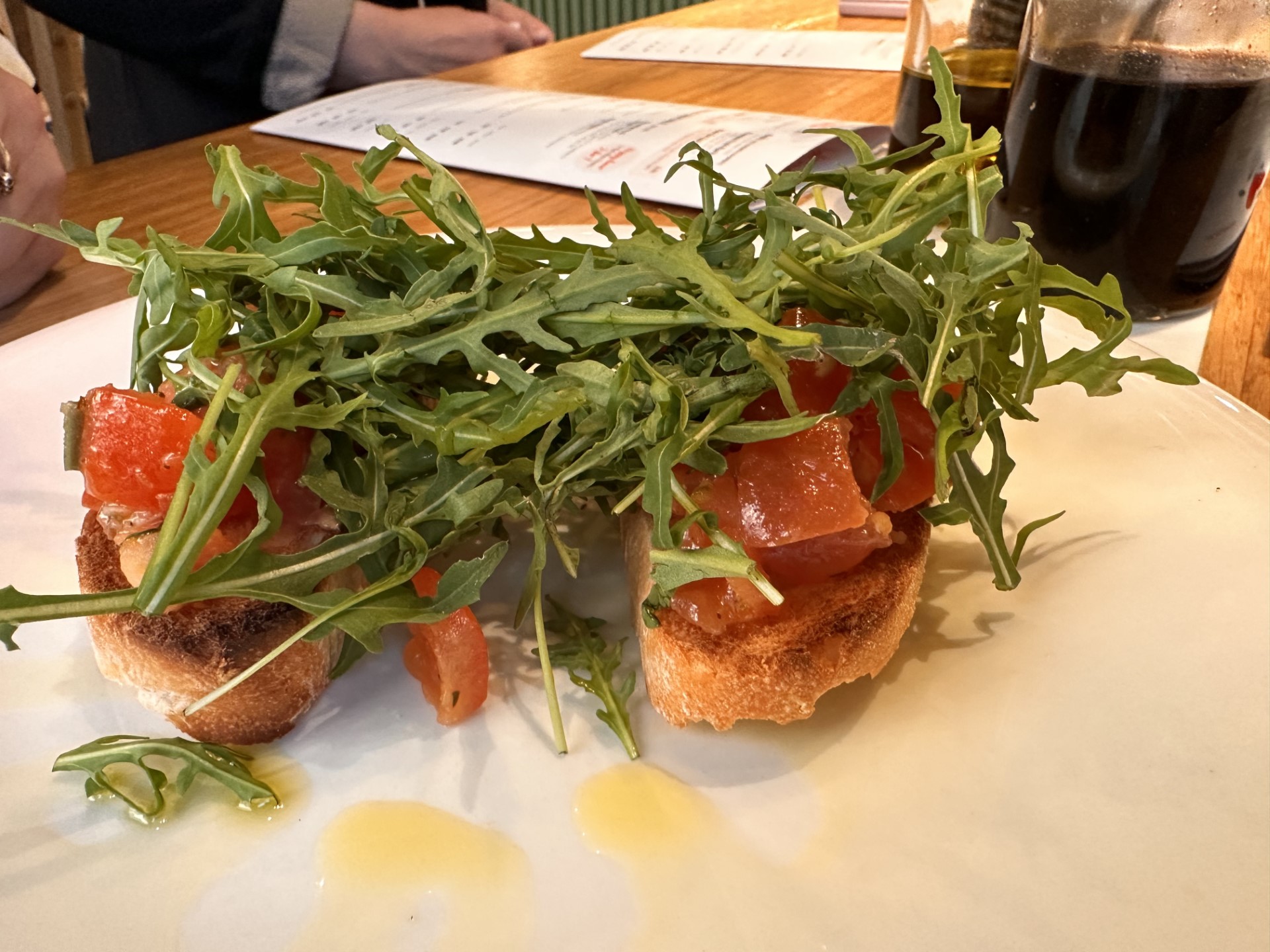 Kokken Geir – Bruschetta med tomat og ruccola salat.