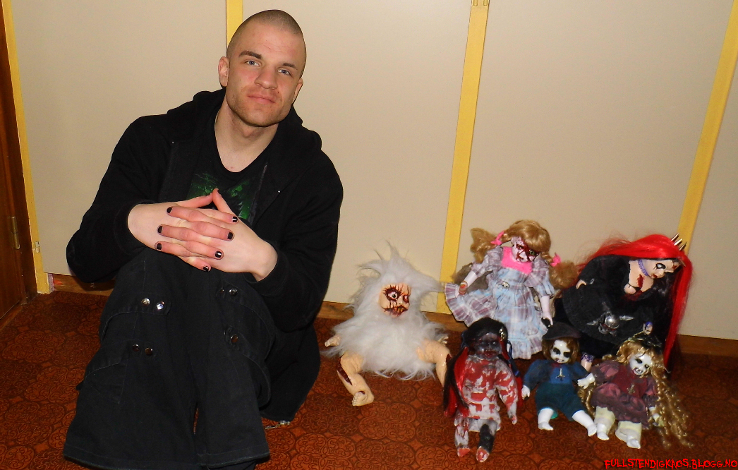 fullstendigkaos Portrait of an morbid family Devil Dolls